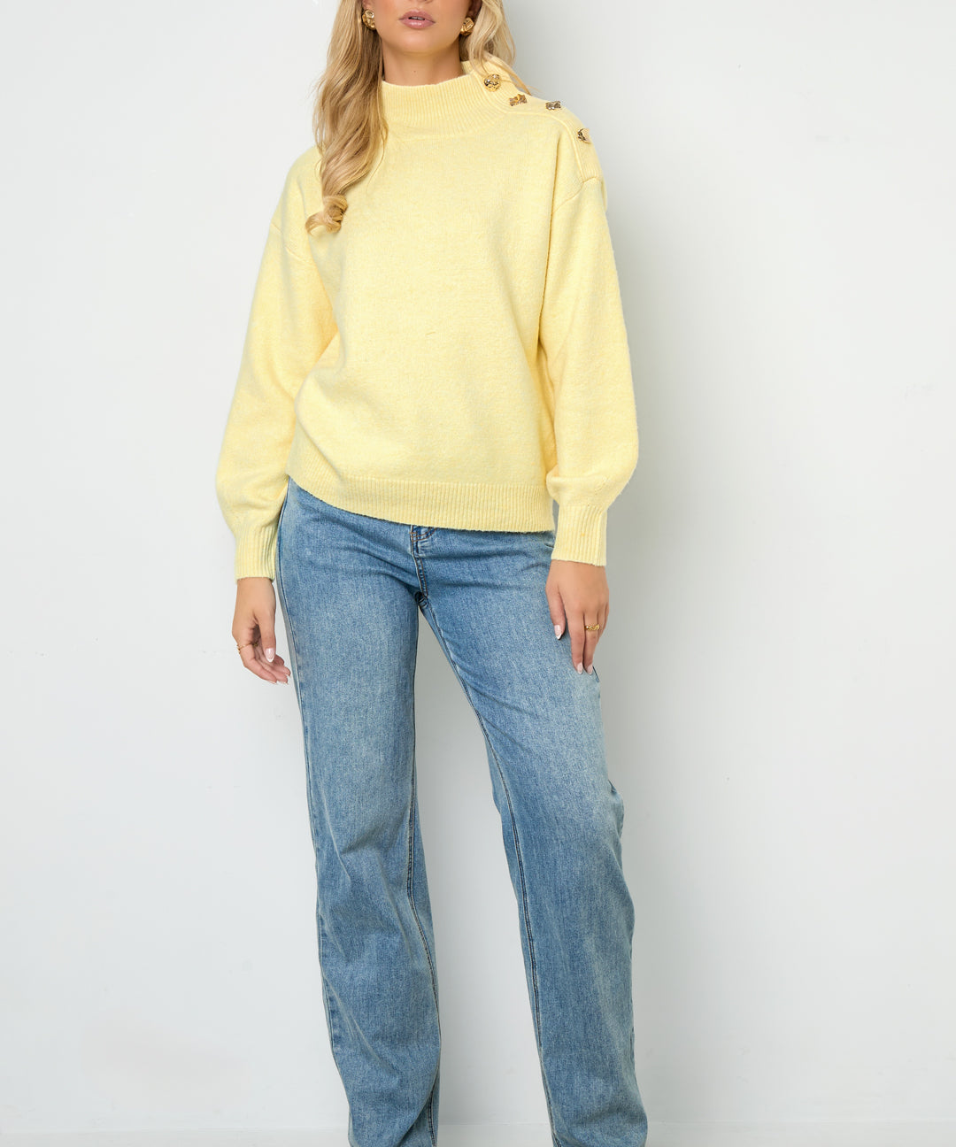 Sweater with buttons on the shoulder